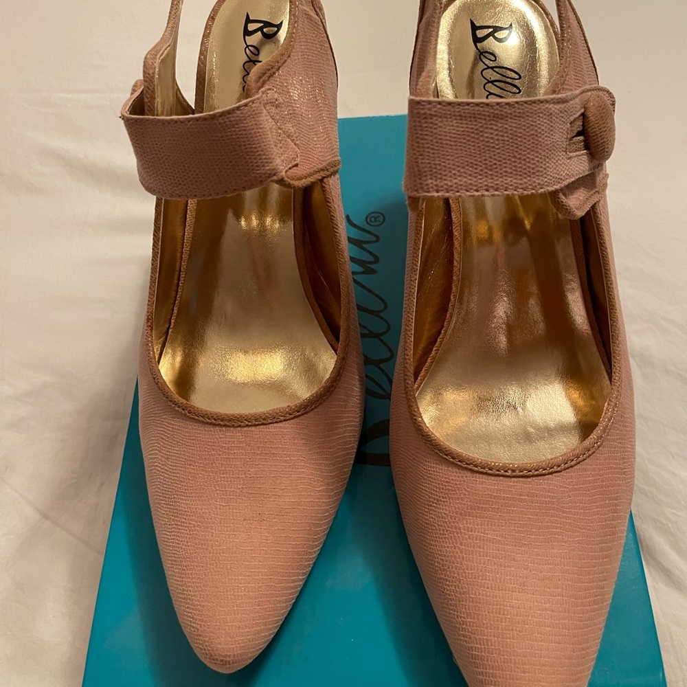 Size 13 women’s heels, slightly worn, good condition.